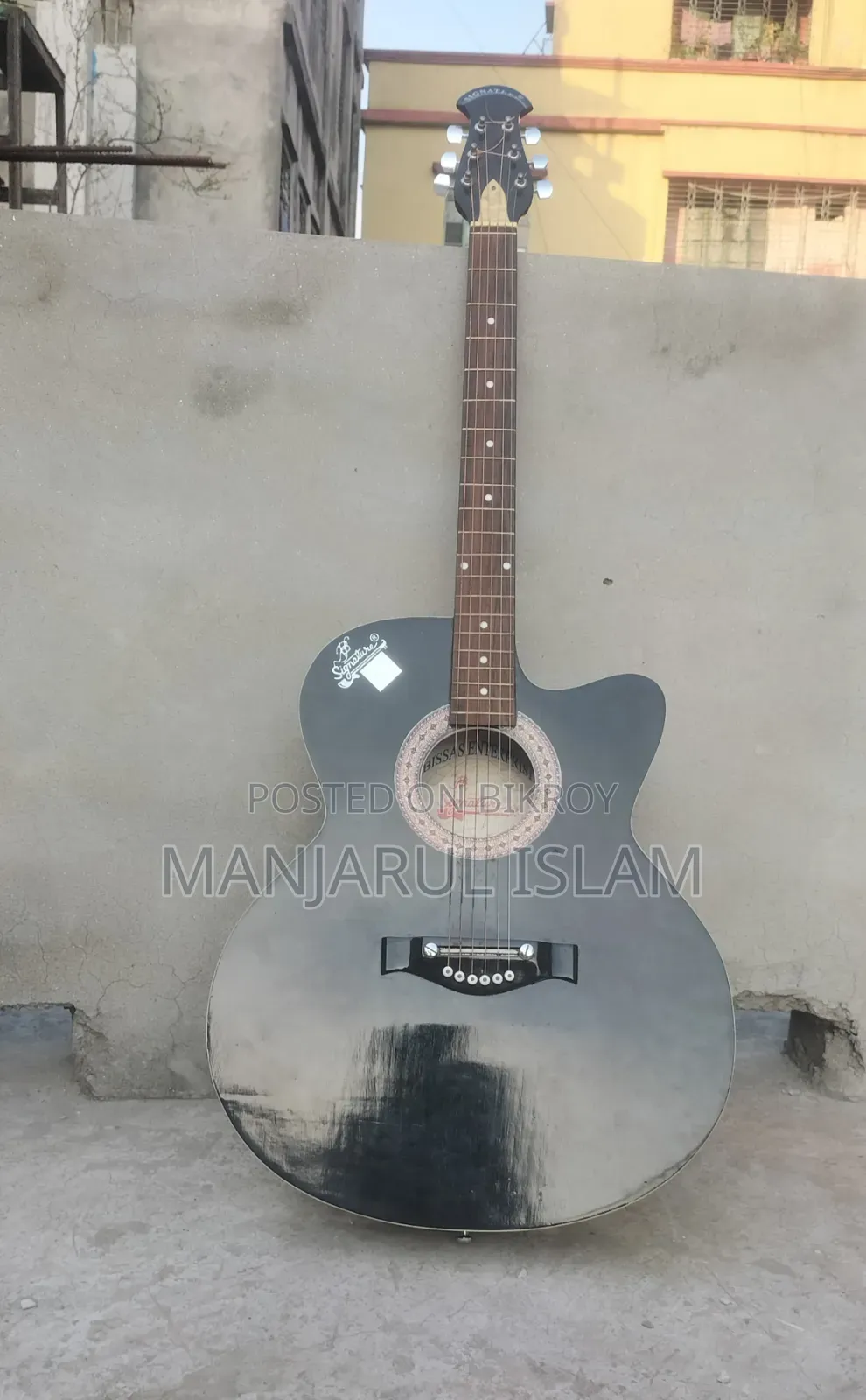 সিগনেচার গিটার বিক্রির জন্য