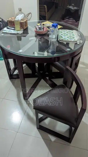 ডাইনিং টেবিল