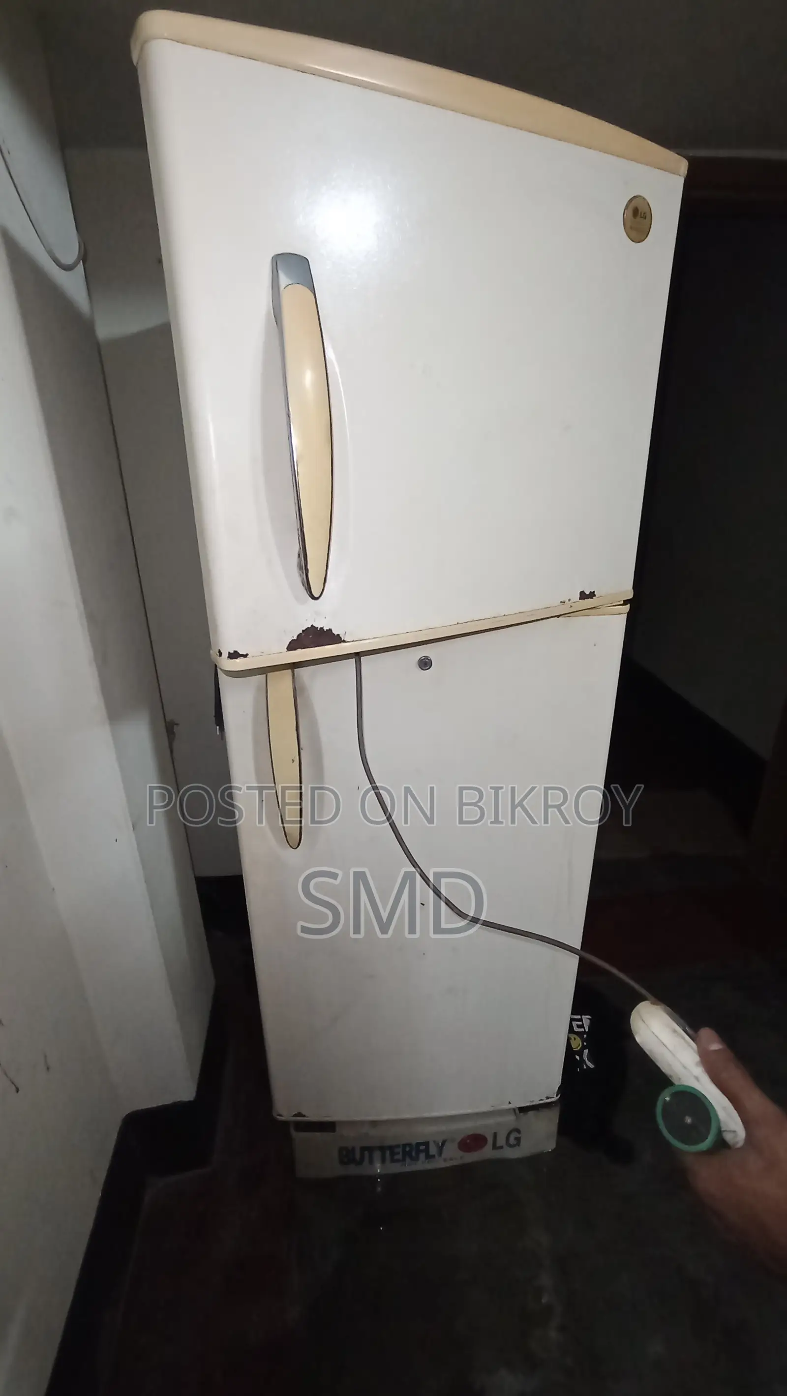 Buying and selling of all brands of old refrigerators.