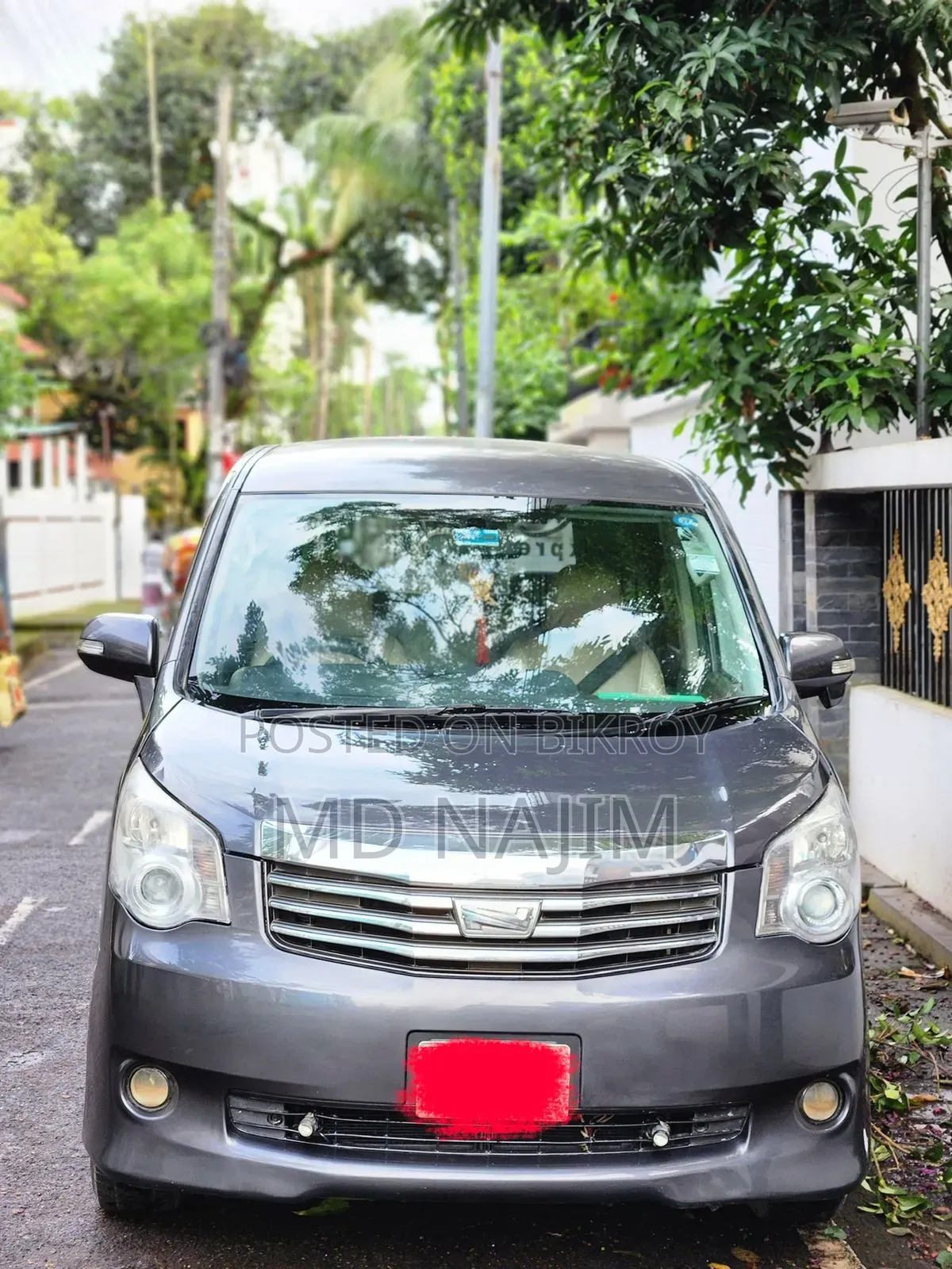 টয়োটা নোয়াহ ২০১০ ধূসর