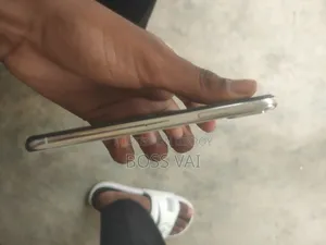 Apple iPhone XS 64 GB White