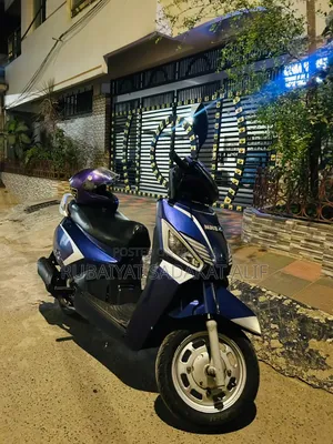 Mahindra Gusto 2017 Blue