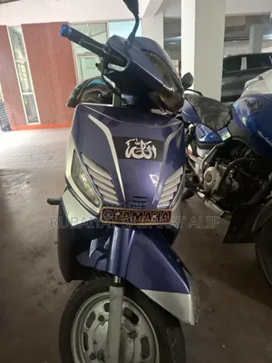 Mahindra Gusto 2017 Blue