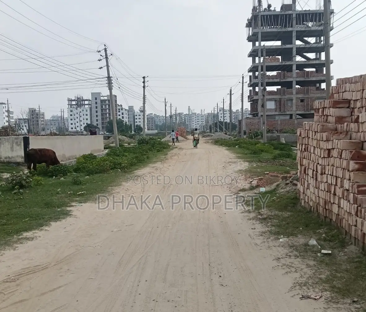 60ft 3 Katha North Station South at Sector-15/G