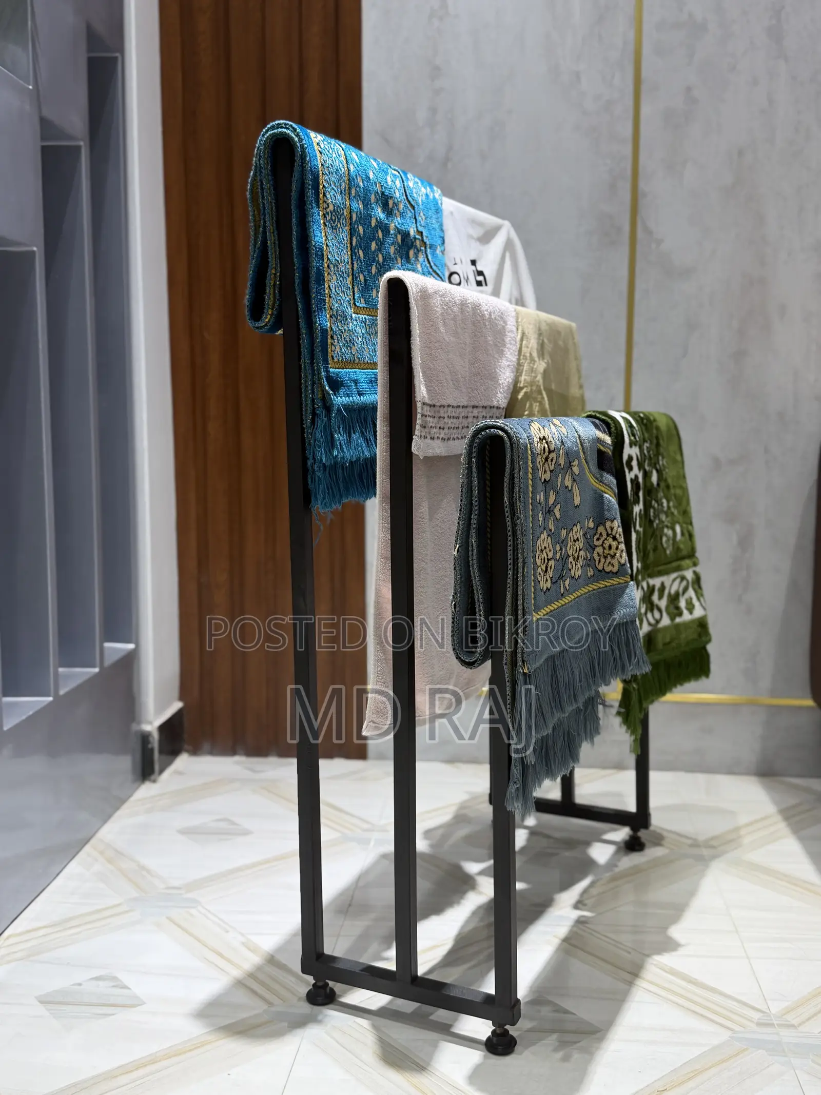 Modern Cloth Hanger Stand
