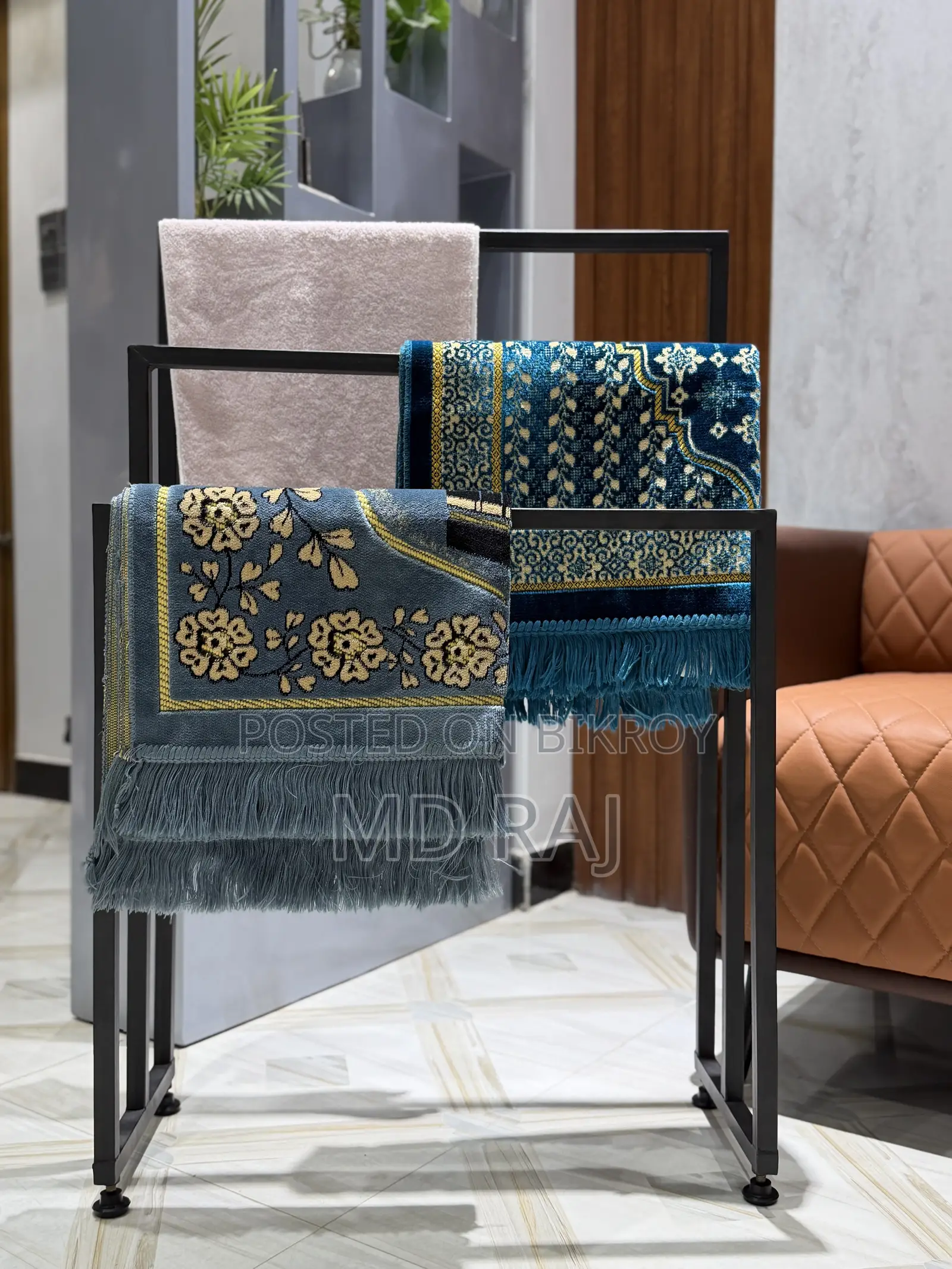 Modern Cloth Hanger Stand
