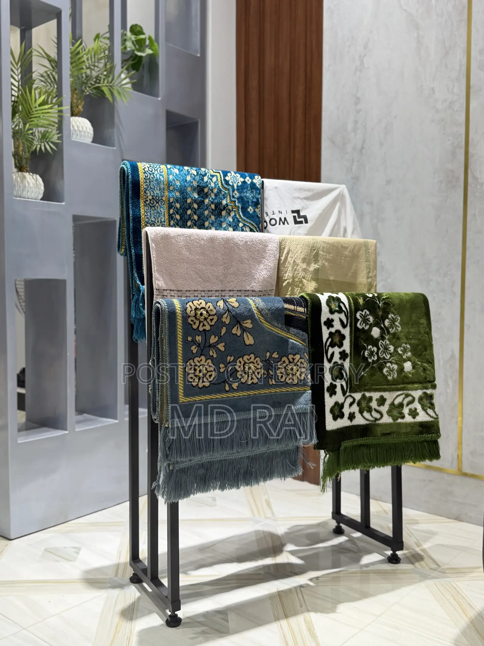 Modern Cloth Hanger Stand