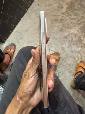 iQOO Z10 256 GB Gold