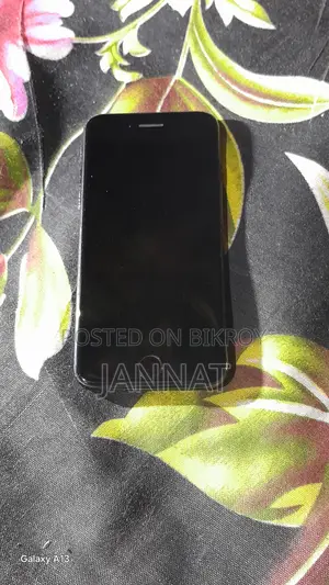 Apple iPhone SE (2020) 64 GB Black