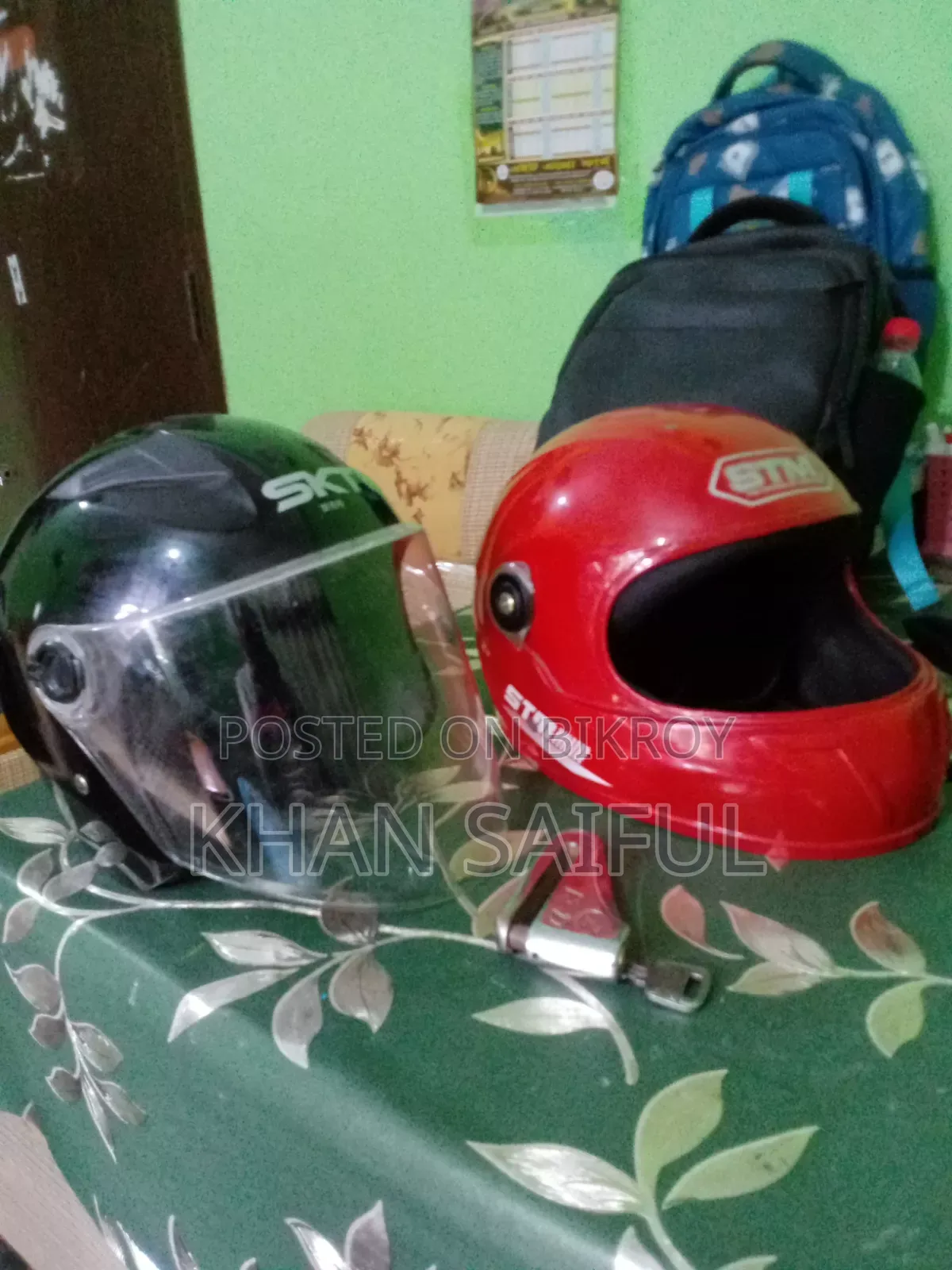 Helmet and hydraulic lock.
