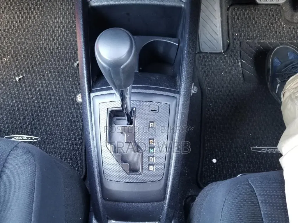 Toyota Axio 2021 Silver
