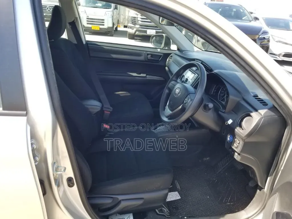 Toyota Axio 2021 Silver