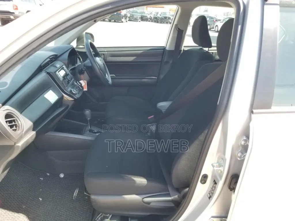 Toyota Axio 2021 Silver