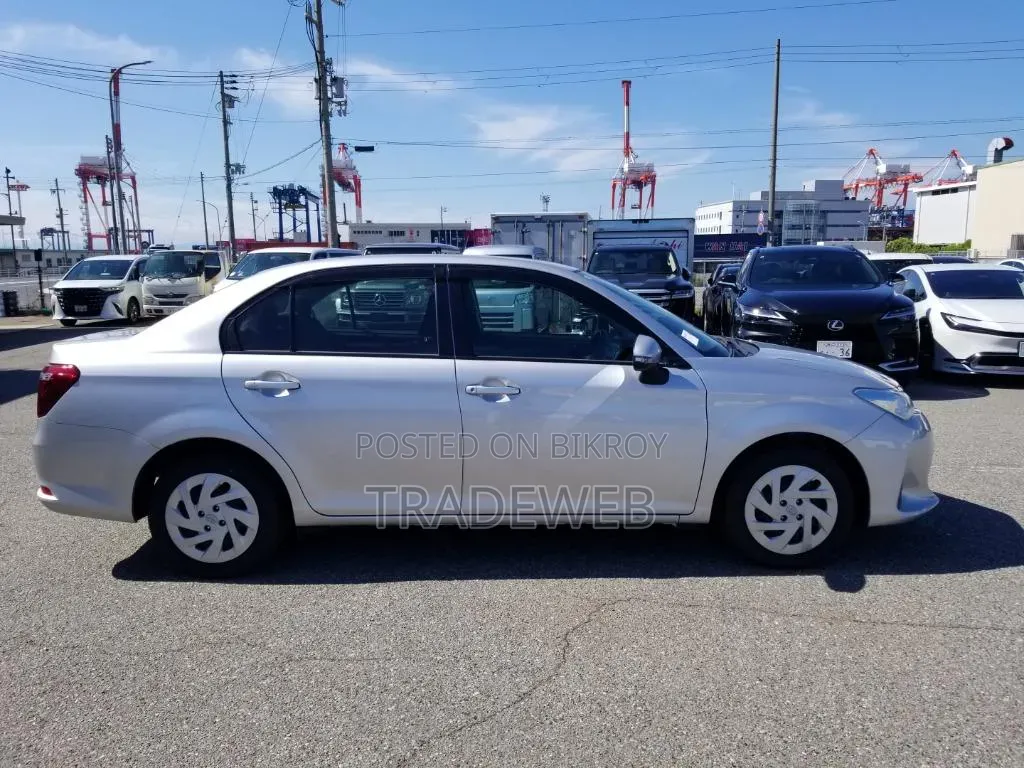 Toyota Axio 2021 Silver