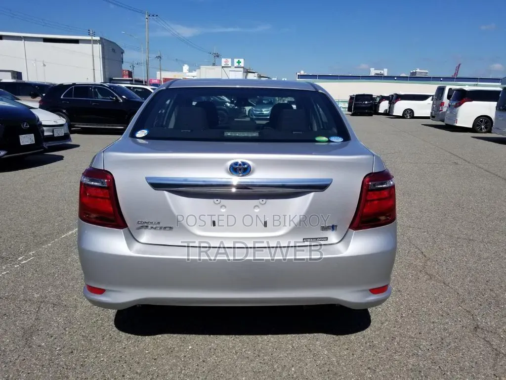 Toyota Axio 2021 Silver