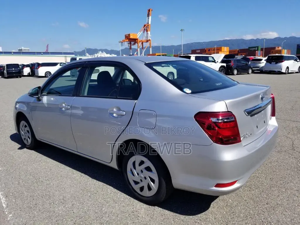 Toyota Axio 2021 Silver