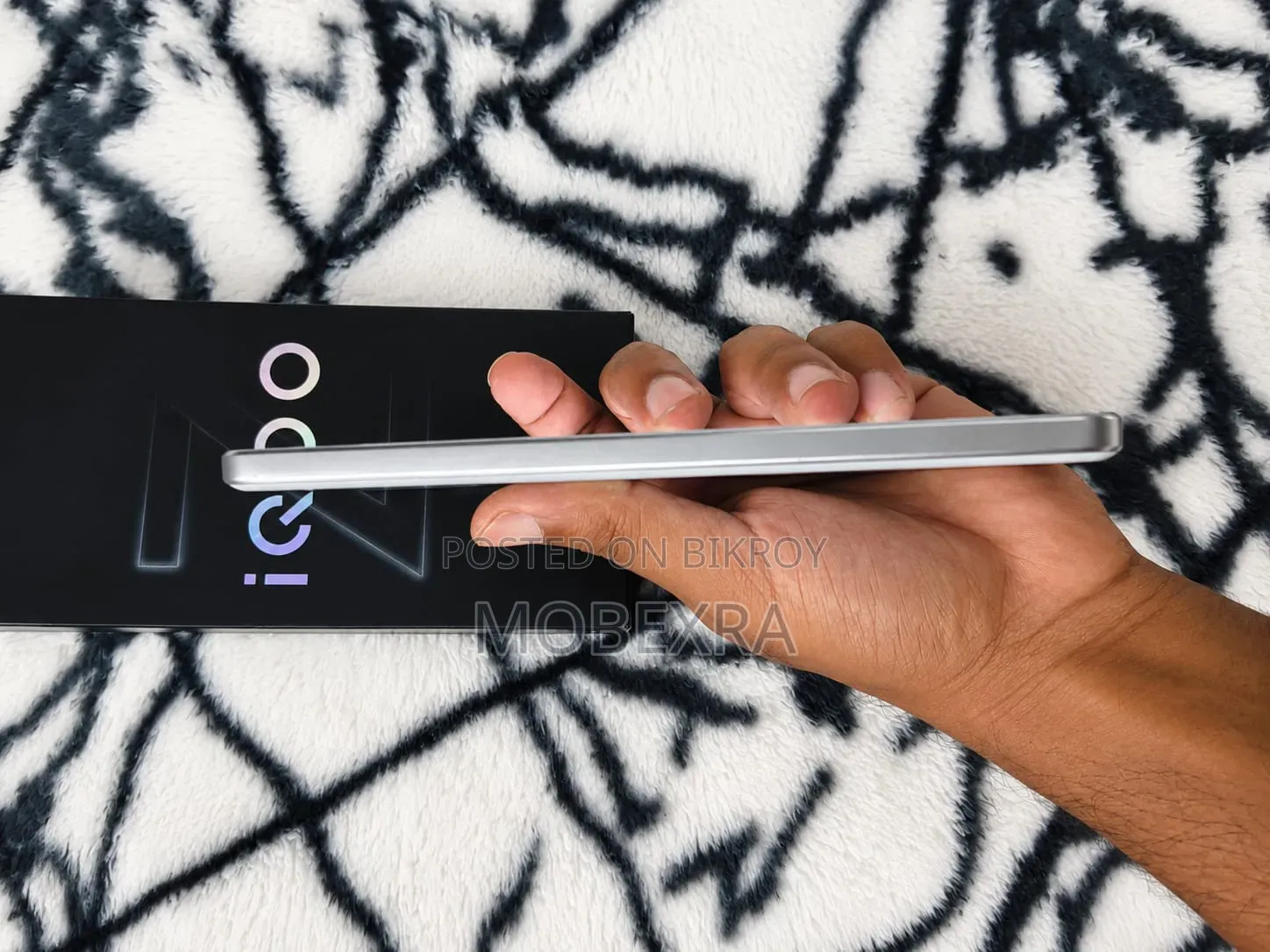 iQOO 256 GB White