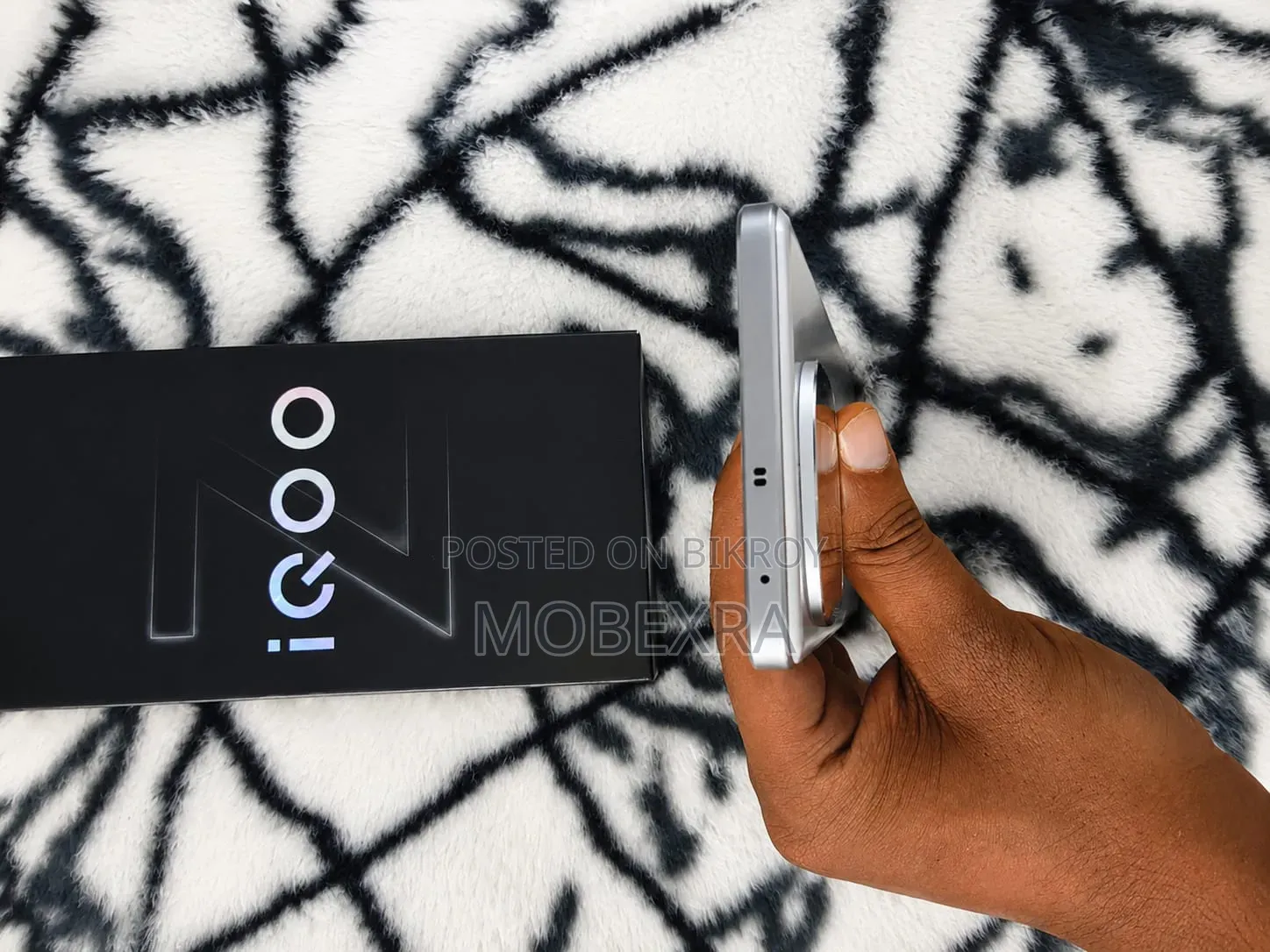 iQOO 256 GB White
