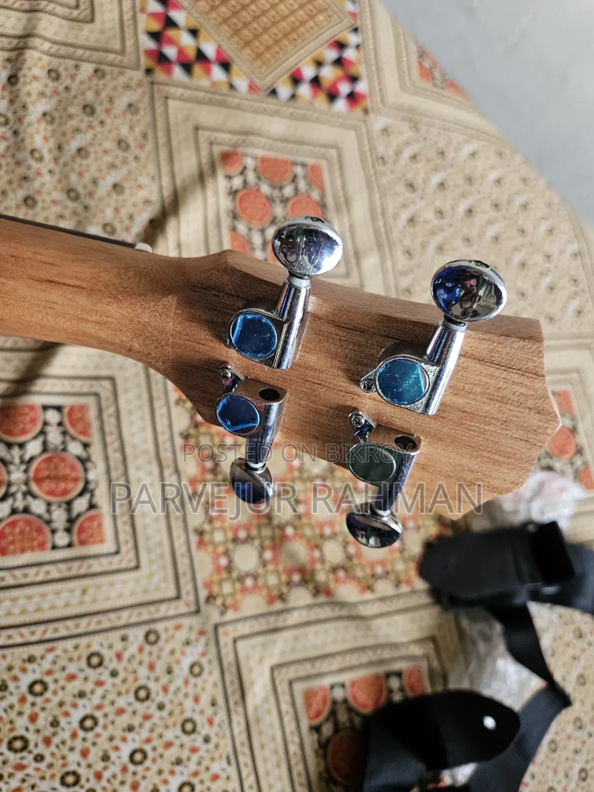 Emergency 26 Inch Ukulele for Sale ভালো কন্ডিশন, সাউন্ড একদম ক্লিয়ার