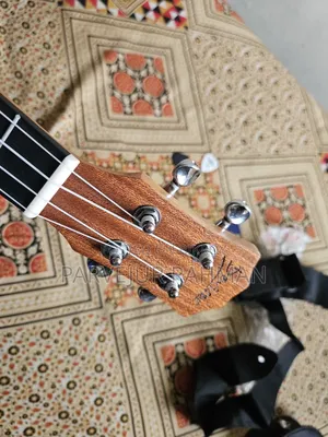 Emergency 26 Inch Ukulele for Sale ভালো কন্ডিশন, সাউন্ড একদম ক্লিয়ার