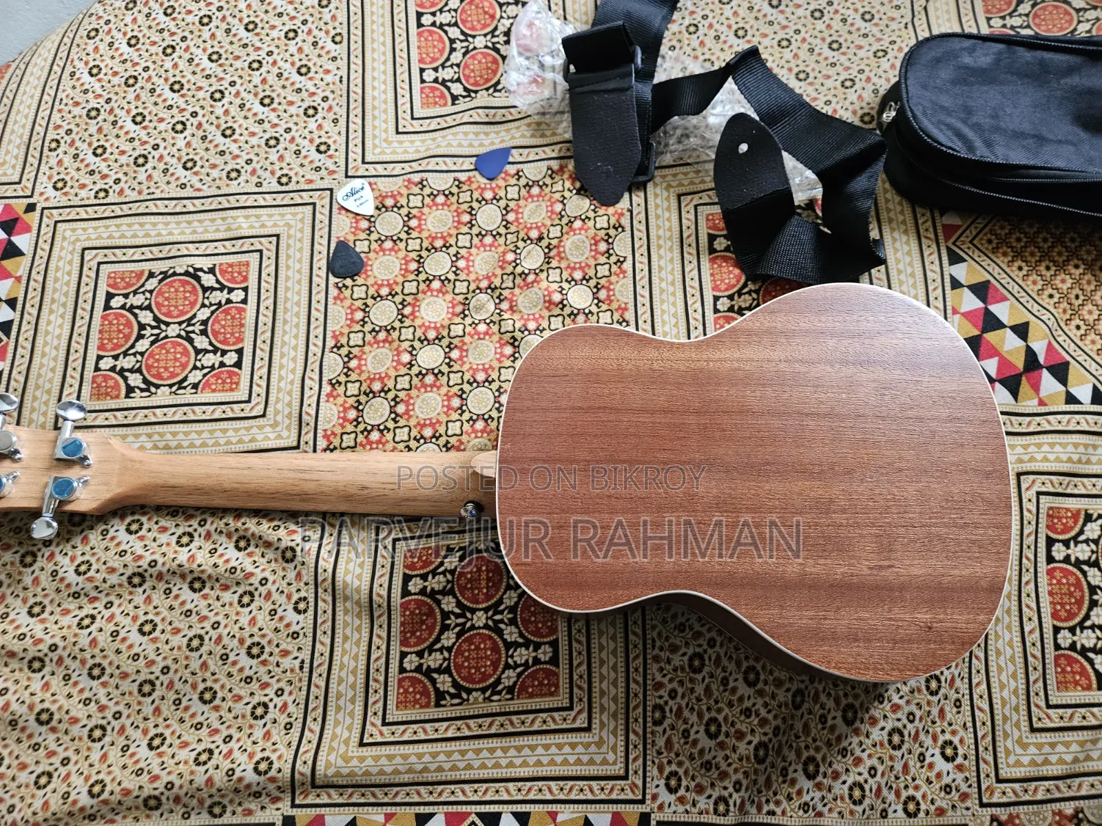 Emergency 26 Inch Ukulele for Sale ভালো কন্ডিশন, সাউন্ড একদম ক্লিয়ার