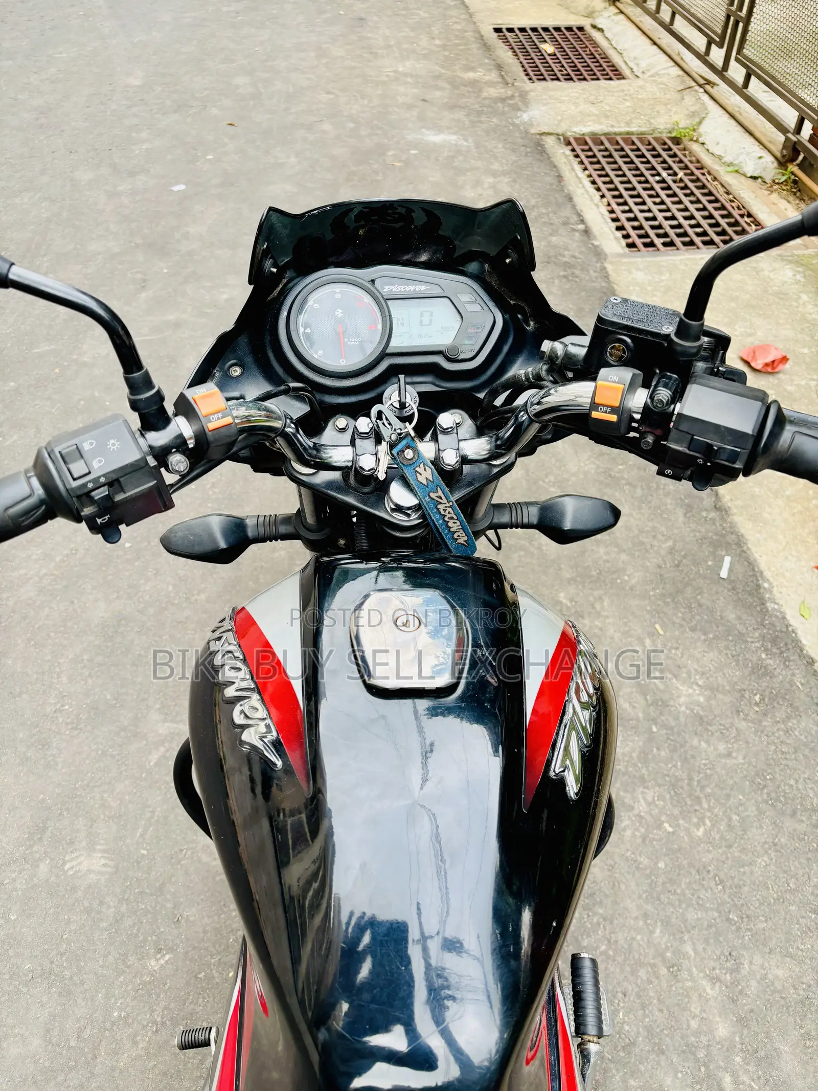 বাজাজ ডিসকভার ১২৫ ২০২৩ কালো