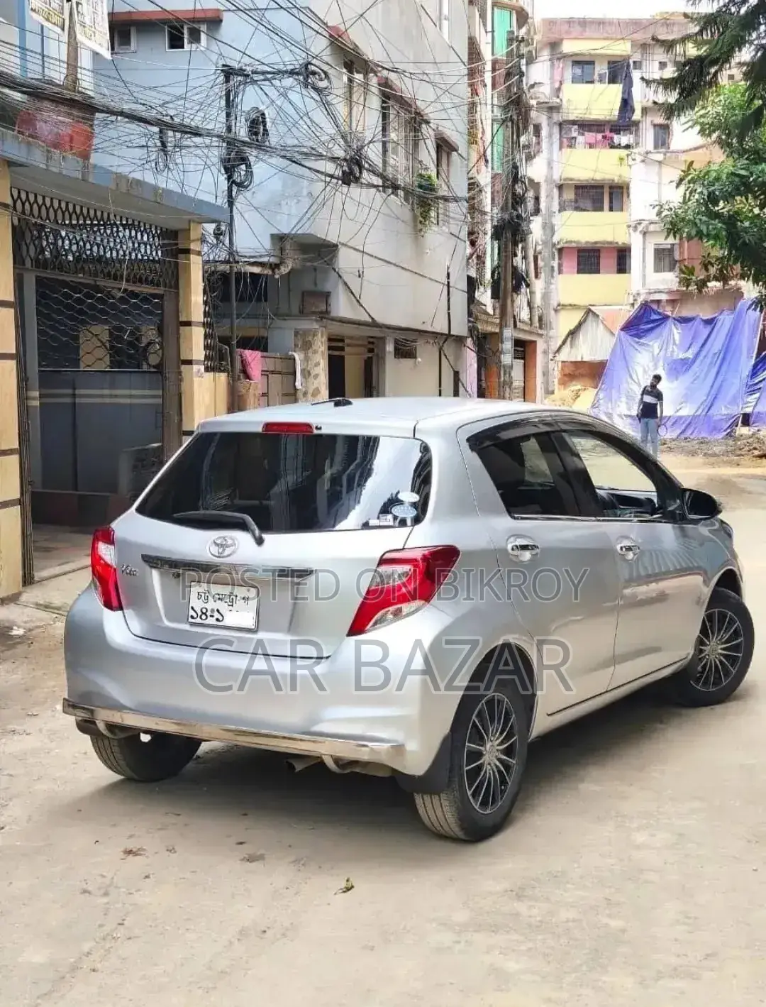 Toyota Vitz 2011 Silver