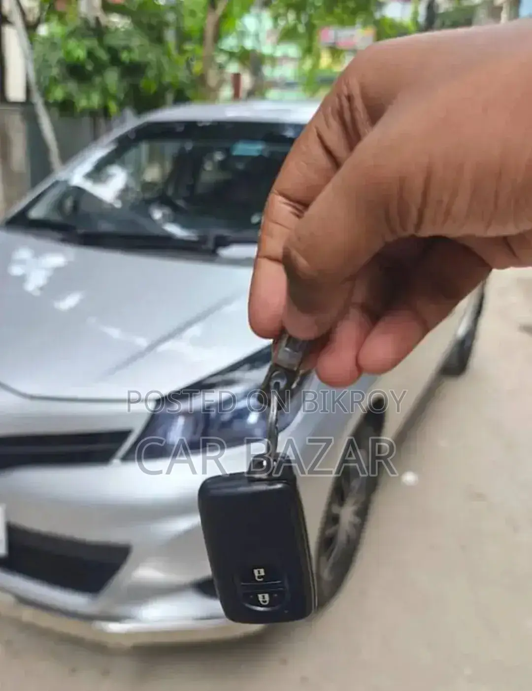 Toyota Vitz 2011 Silver