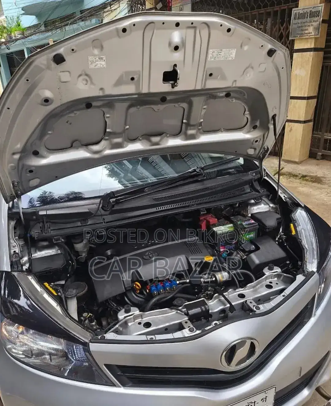 Toyota Vitz 2011 Silver