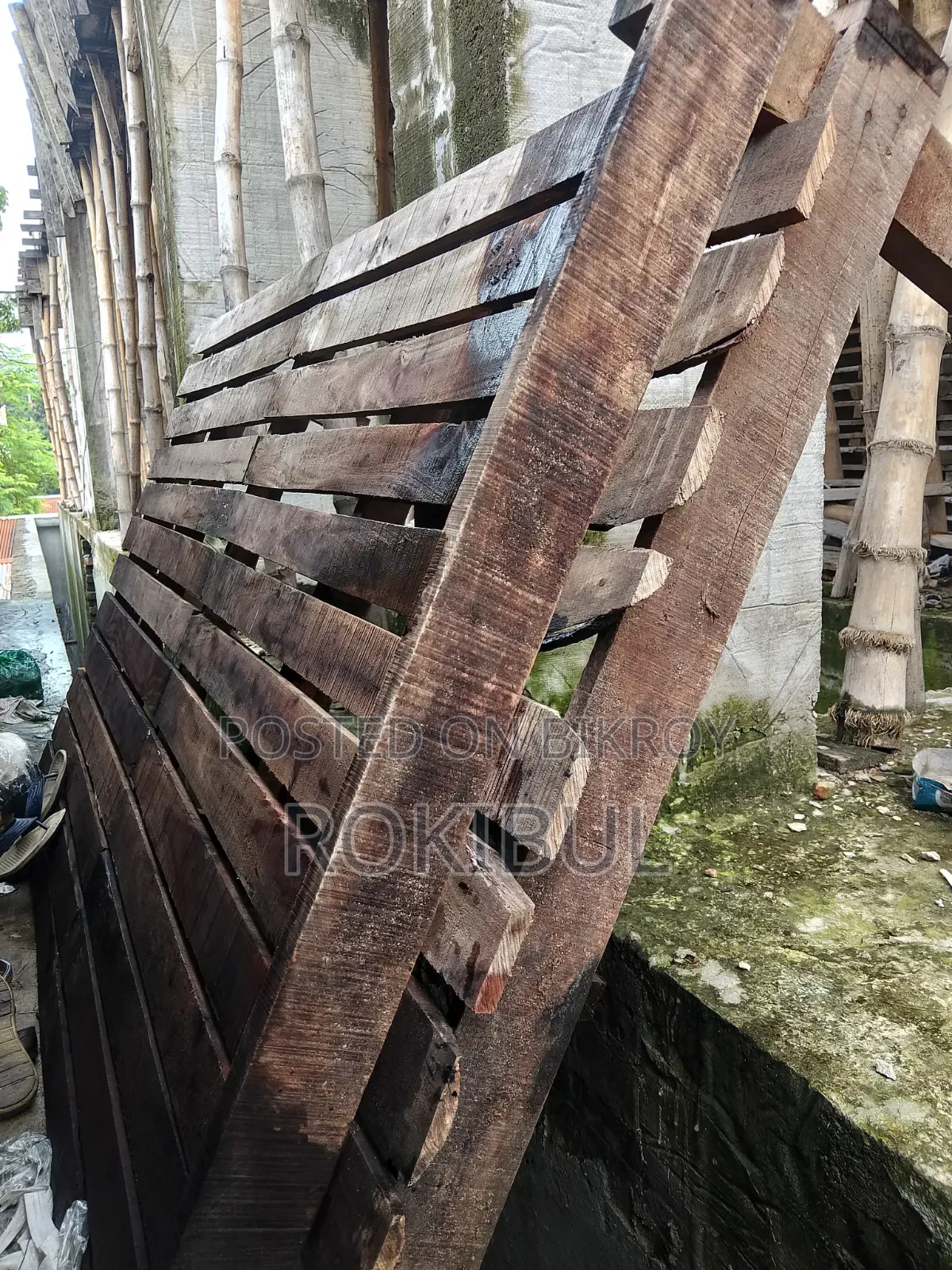 Double bedstead used.