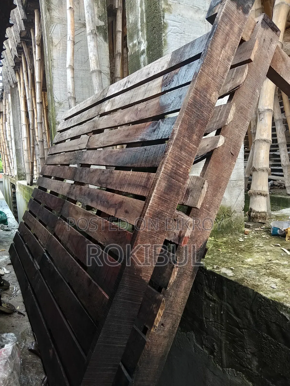 Double bedstead used.