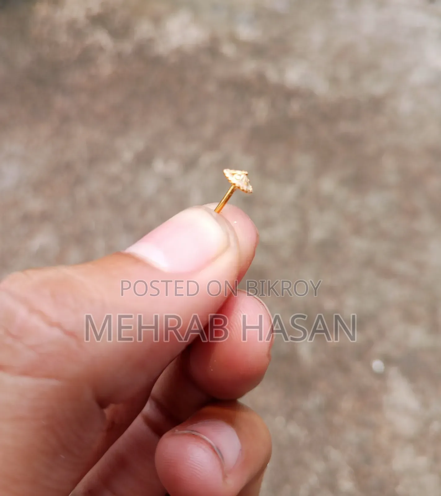 Gold Nose Pin