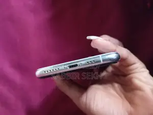 অ্যাপল আইফোন এক্সএস ৬৪ জিবি সাদা