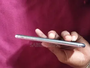 অ্যাপল আইফোন এক্সএস ৬৪ জিবি সাদা