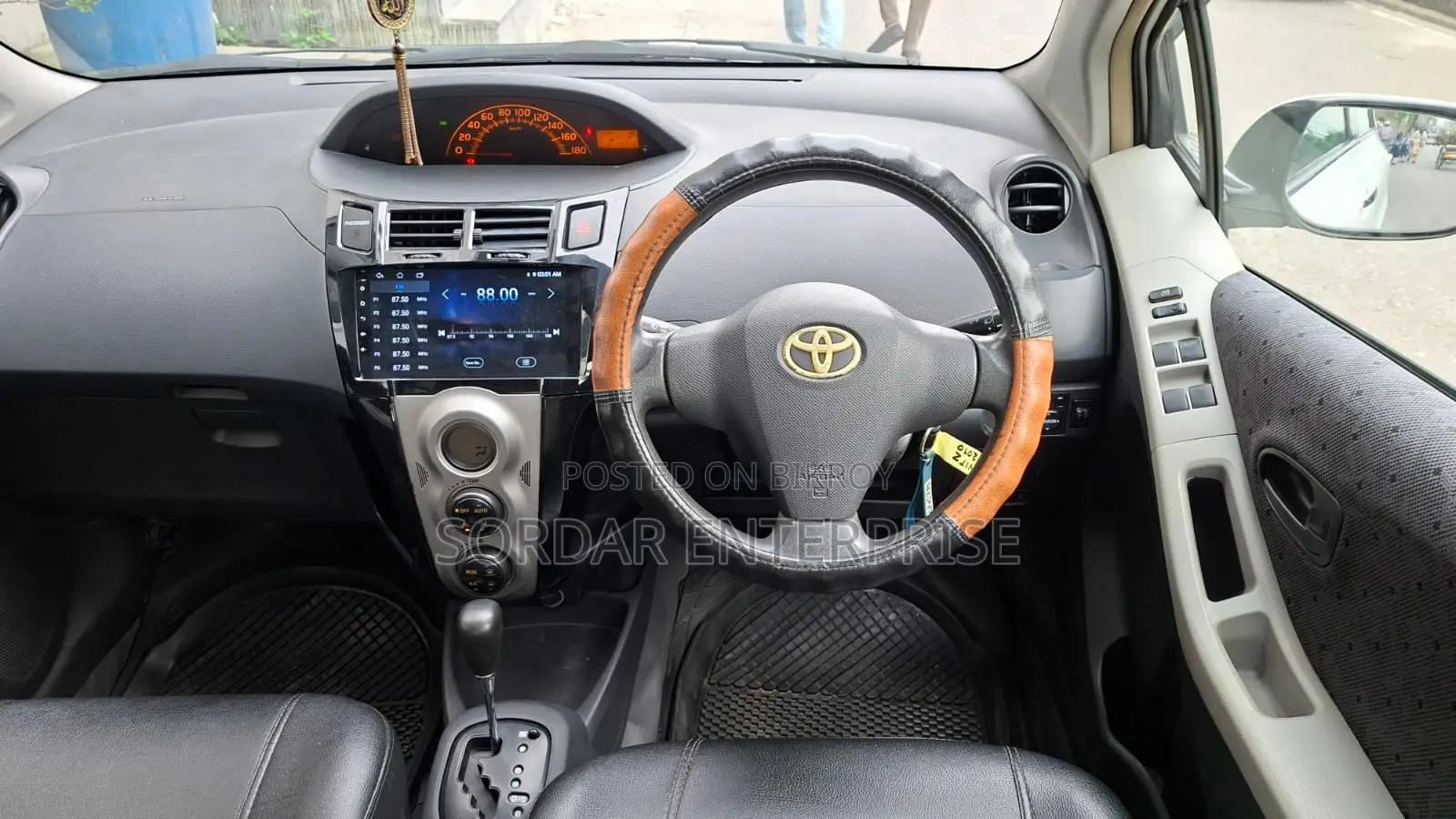 Toyota Vitz 1.0 Front Wheel Drive 5 door 2010 White
