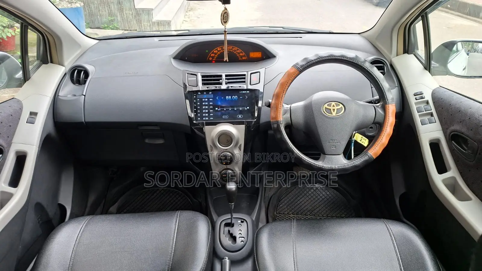 Toyota Vitz 1.0 Front Wheel Drive 5 door 2010 White