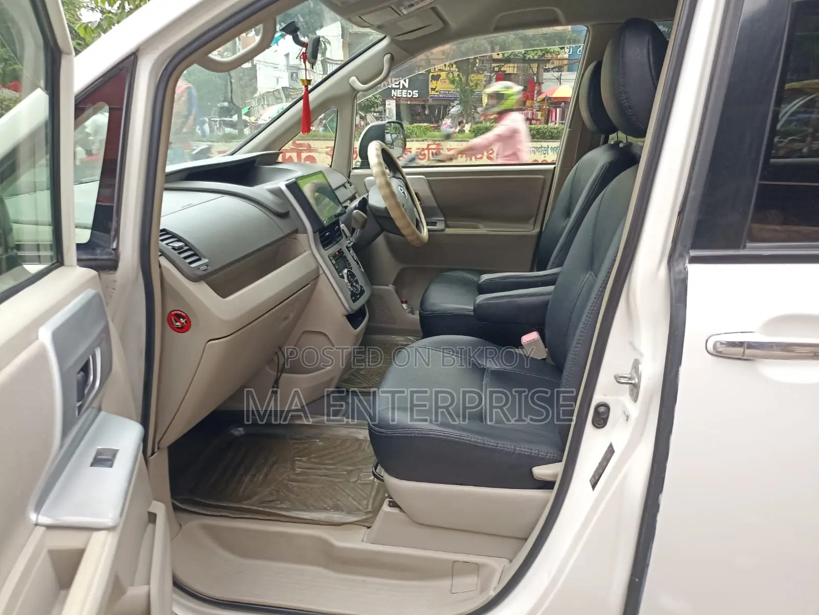 টয়োটা নোয়া ২০১৩ পার্ল