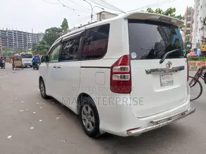 টয়োটা নোয়া ২০১৩ পার্ল