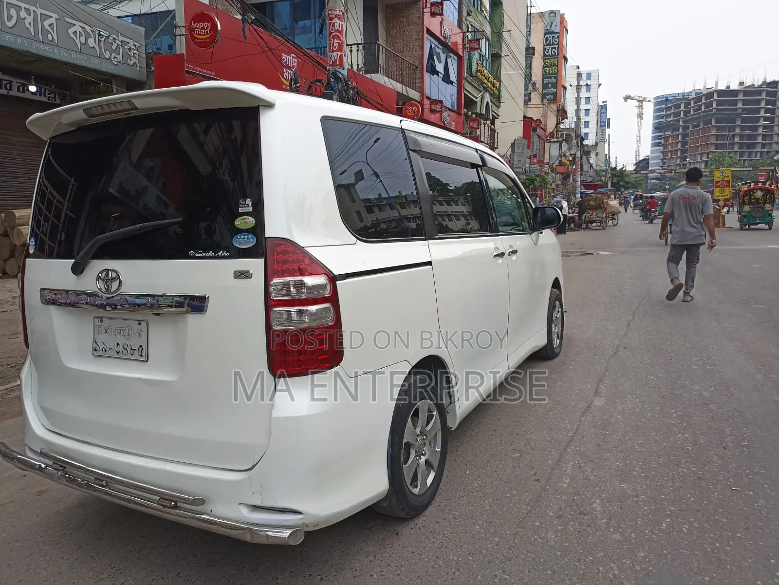 টয়োটা নোয়া ২০১৩ পার্ল
