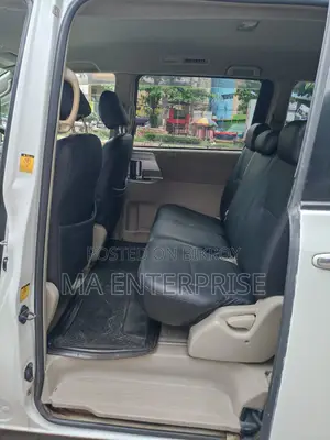 টয়োটা নোয়া ২০১৩ পার্ল