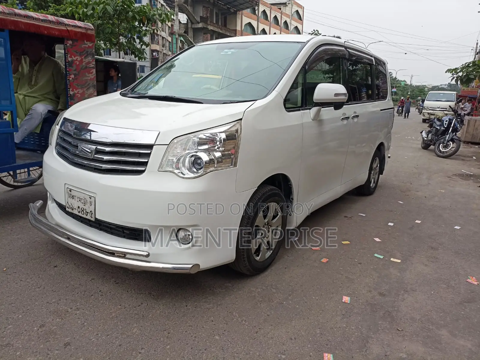 টয়োটা নোয়া ২০১৩ পার্ল