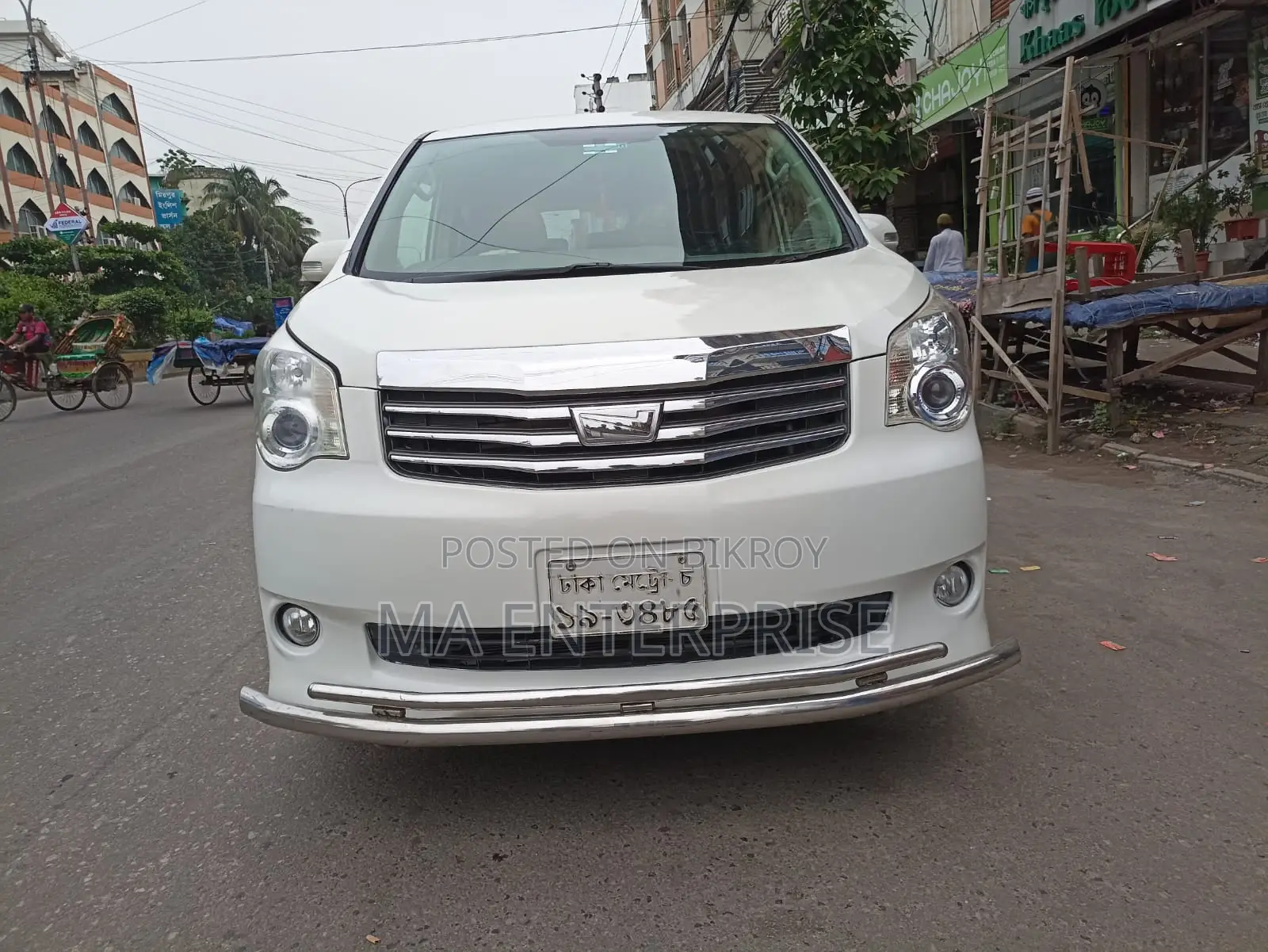 টয়োটা নোয়া ২০১৩ পার্ল