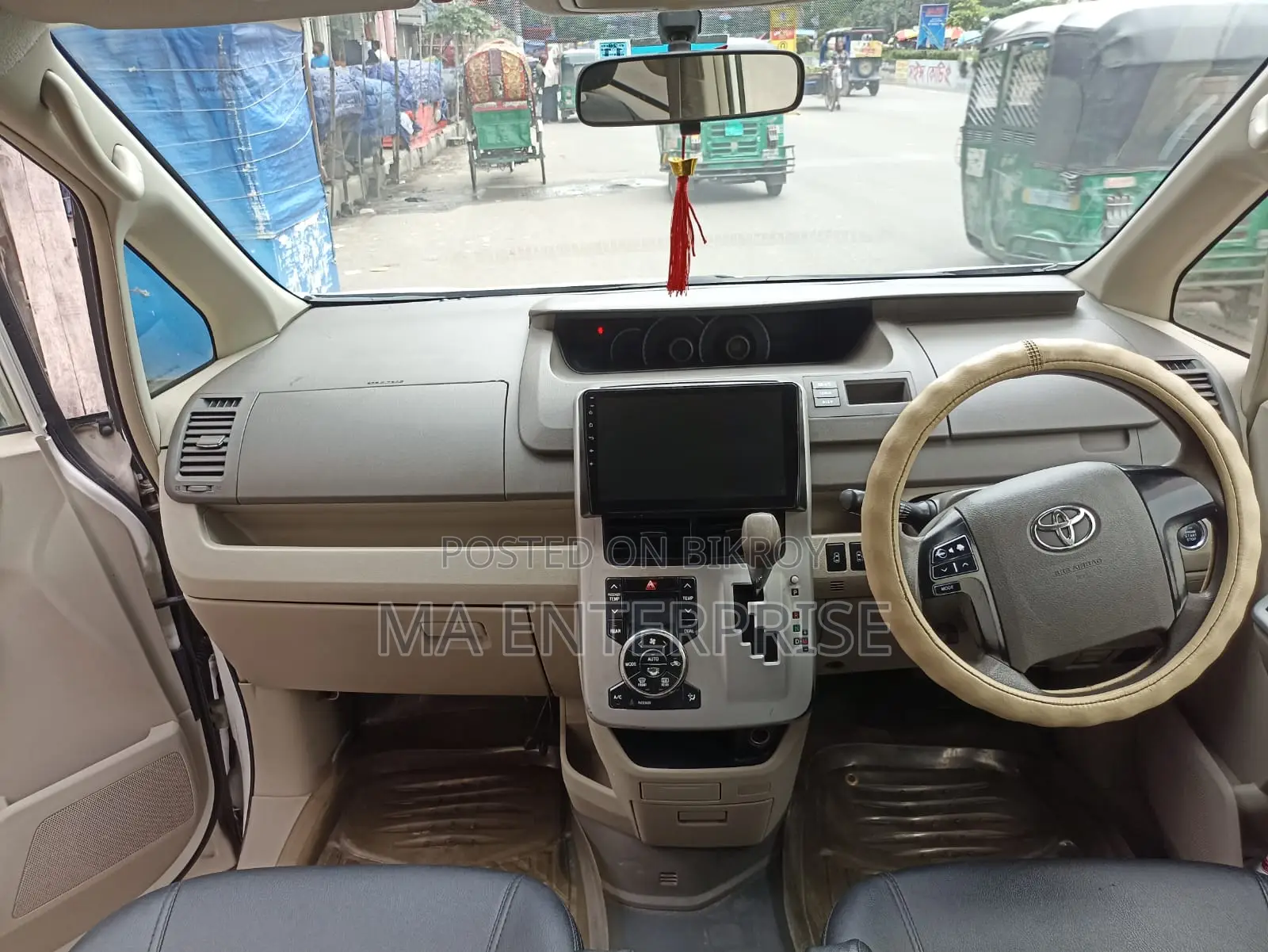 টয়োটা নোয়া ২০১৩ পার্ল