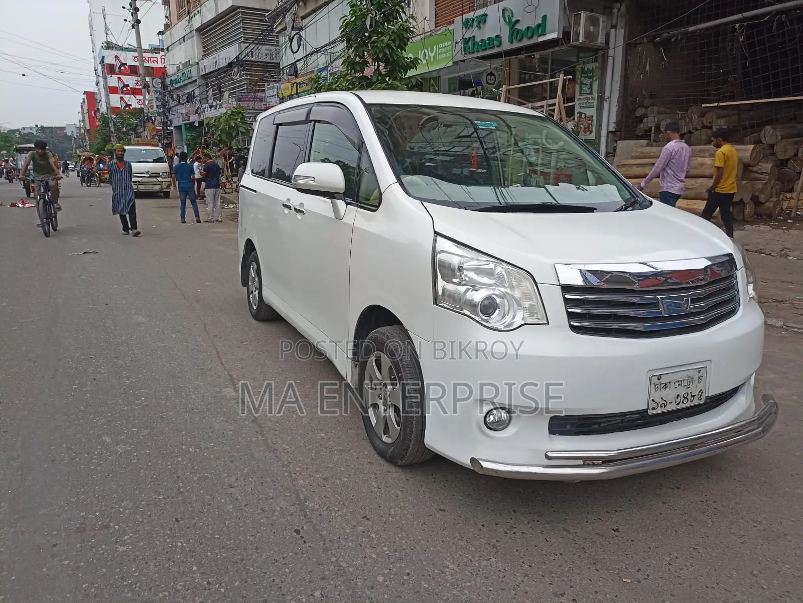 টয়োটা নোয়া ২০১৩ পার্ল