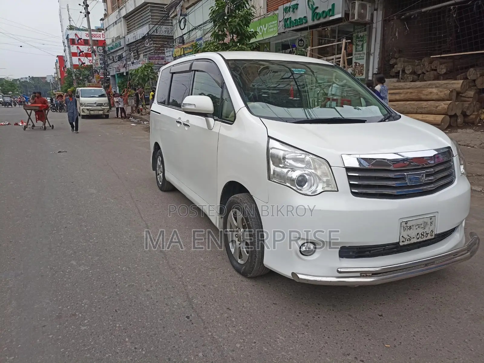 টয়োটা নোয়া ২০১৩ পার্ল