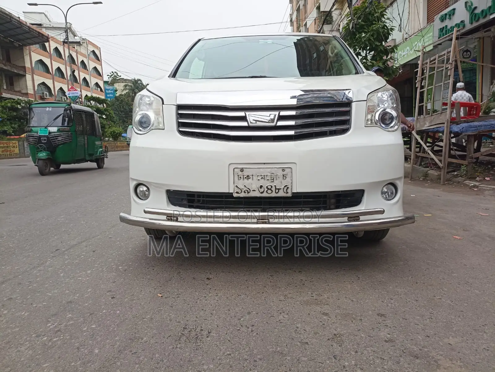 টয়োটা নোয়া ২০১৩ পার্ল