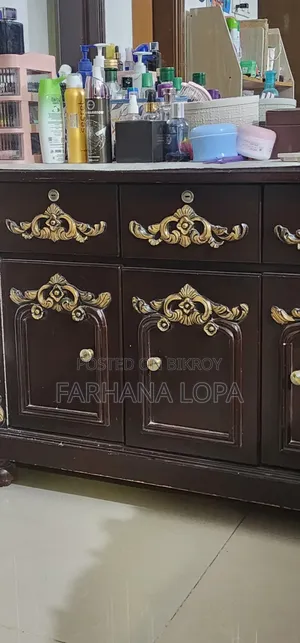 ড্রেসিং টেবিল