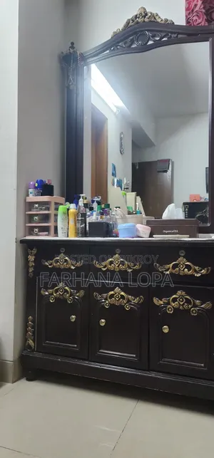 ড্রেসিং টেবিল