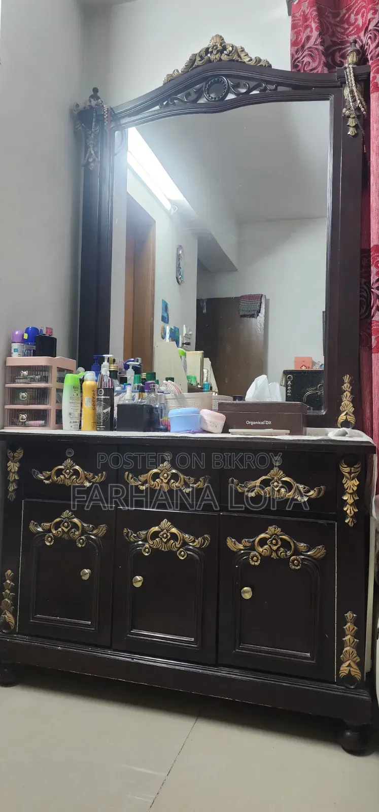 ড্রেসিং টেবিল