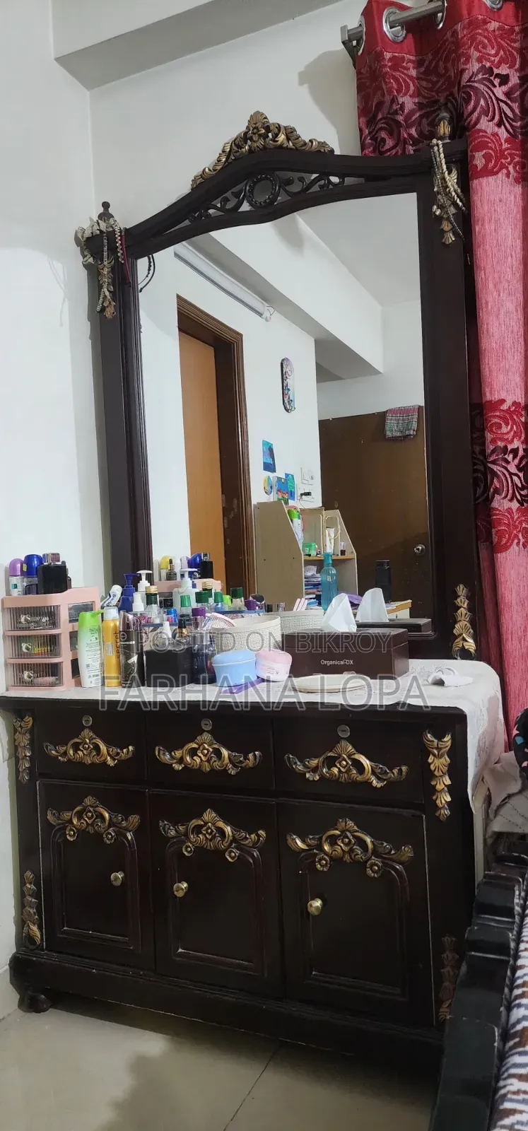 ড্রেসিং টেবিল